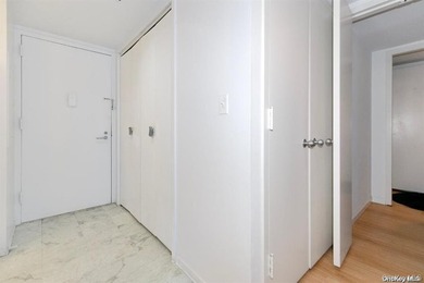 bright & spacious all renovated one bedroom 1.5 bath condo - photo 4