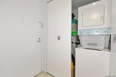 bright & spacious all renovated one bedroom 1.5 bath condo - photo 5