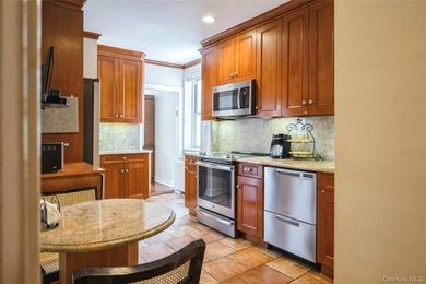 Elegant, pristine, and spacious 2-bedroom, renovated 2.5-bath - photo 10