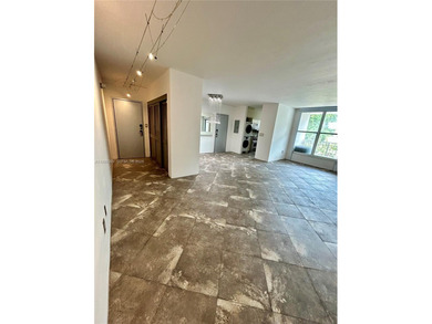 Perfectly located on iconic Lincoln Road  minutes to Trader