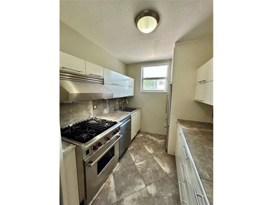 Perfectly located on iconic Lincoln Road  minutes to Trader