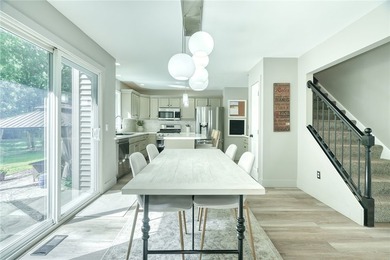 STYLISH UPDATES. INCREDIBLE SPACE. PRIVATE BACKYARD OASIS - photo 5
