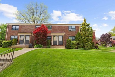 Corner Unit!! Bright and spacious 2-bedroom, 1-bath garden-level - photo 2