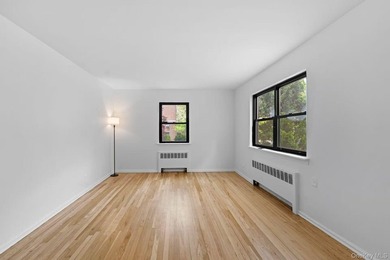 Corner Unit!! Bright and spacious 2-bedroom, 1-bath garden-level - photo 3