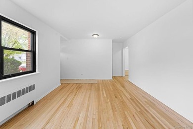 Corner Unit!! Bright and spacious 2-bedroom, 1-bath garden-level - photo 5