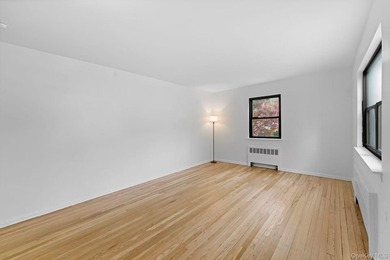 Corner Unit!! Bright and spacious 2-bedroom, 1-bath garden-level - photo 6