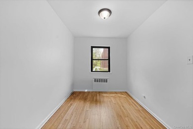Corner Unit!! Bright and spacious 2-bedroom, 1-bath garden-level - photo 9