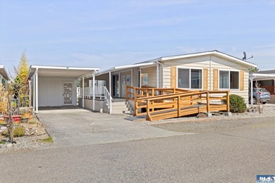 Gorgeous, panoramic mountain views from your living room in this - photo 1