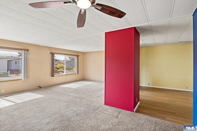 Gorgeous, panoramic mountain views from your living room in this - photo 10