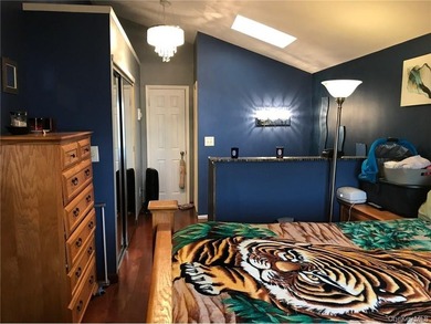 Majestic LEGAL duplex on a tree lined quiet street in Soundview - photo 14