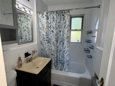 Beautiful and spacious 2 bedroom upper co-op was just painted - photo 9