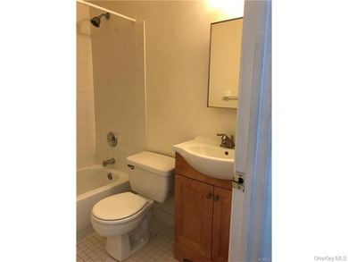 Majestic LEGAL duplex on a tree lined quiet street in Soundview - photo 24