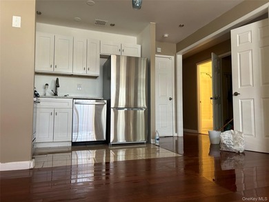Majestic LEGAL duplex on a tree lined quiet street in Soundview - photo 42