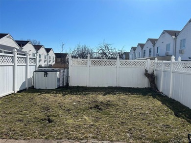 Majestic LEGAL duplex on a tree lined quiet street in Soundview - photo 44