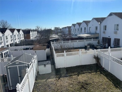 Majestic LEGAL duplex on a tree lined quiet street in Soundview - photo 45