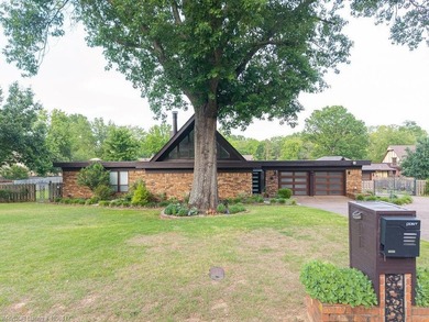 Welcome to this beautifully updated home in the heart of Fort - photo 1