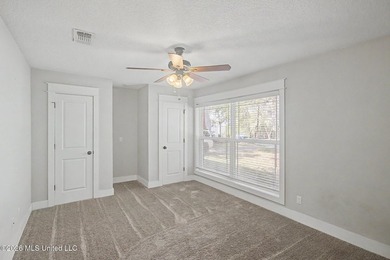 Tucked away on a quiet, tree-lined street, this beautifully - photo 24