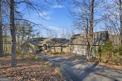 Enjoy refined mountain living with expansive, uninterrupted - photo 3