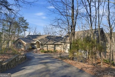 Enjoy refined mountain living with expansive, uninterrupted - photo 4
