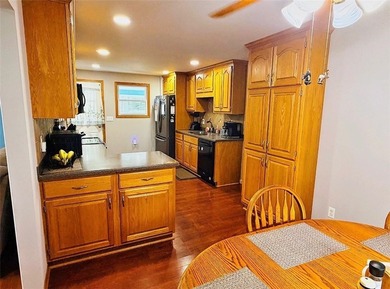 Welcome to this well maintained ranch offering comfort - photo 11
