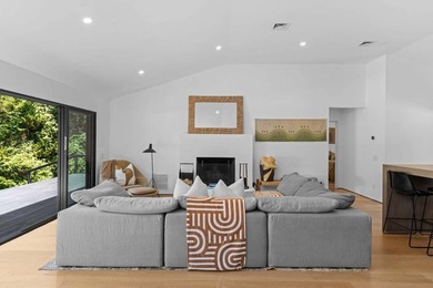 Discover a private Hamptons sanctuary where modern luxury meets - photo 15