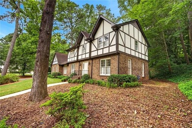 Incredible opportunity in sought-after Hampton Hall, ideally - photo 2