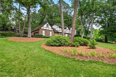 Incredible opportunity in sought-after Hampton Hall, ideally - photo 3