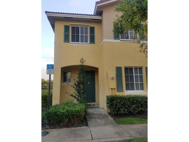 (private lake, pond, creek) Townhome/Townhouse For Sale in North Lauderdale Florida
