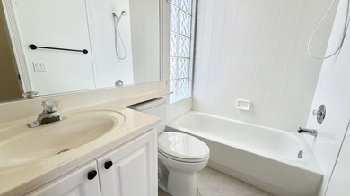 NEW ROOF 2024!! Beautifully maintained 3-bedroom + den, 2-bath - photo 14