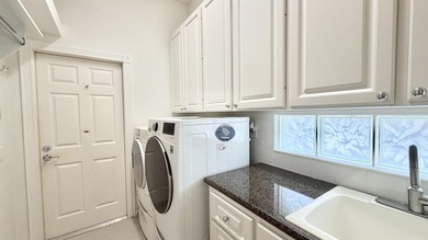 NEW ROOF 2024!! Beautifully maintained 3-bedroom + den, 2-bath - photo 16
