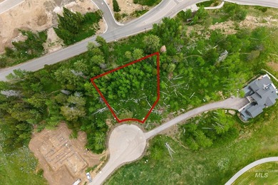This centrally located property is just a 10-15 minute walk to - photo 3