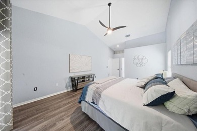 Welcome home to this beautifully updated 3-bedroom, 2-bath home - photo 18