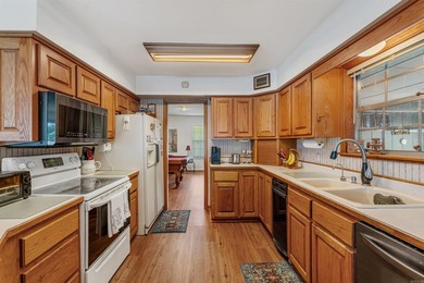 Lakefront Home on Greers Ferry Lake !! Beautiful view of the - photo 20