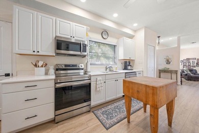Under contract-accepting backup offers. High & Dry, no flood - photo 8