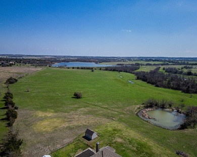 Beautiful acreage with gorgeous sunrises and sunsets and a - photo 2