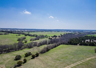 Beautiful acreage with gorgeous sunrises and sunsets and a - photo 4