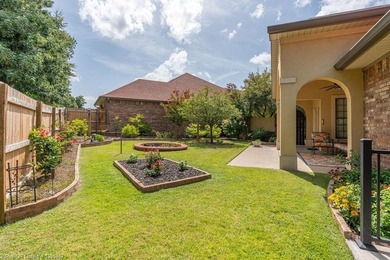 This beautiful 3 bedroom 2 bath garden home located in the - photo 6