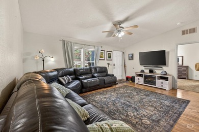 Charming and affordable single-level home in the heart of - photo 2
