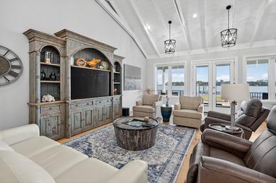 901 Peacock's Point Drive offers a rare single-level waterfront - photo 5