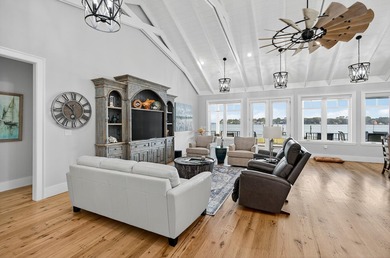 901 Peacock's Point Drive offers a rare single-level waterfront - photo 9
