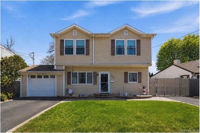Welcome to this beautiful Colonial located at 1433 Manatuck Blvd - photo 1