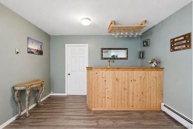 Welcome to this beautiful Colonial located at 1433 Manatuck Blvd - photo 4