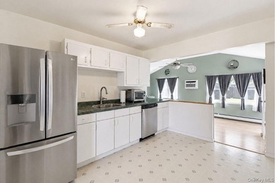 Welcome to this beautiful Colonial located at 1433 Manatuck Blvd - photo 6