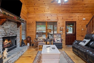 A peaceful lakeside escape awaits in this charming mountain - photo 6
