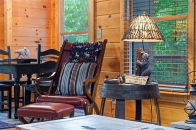 A peaceful lakeside escape awaits in this charming mountain - photo 8