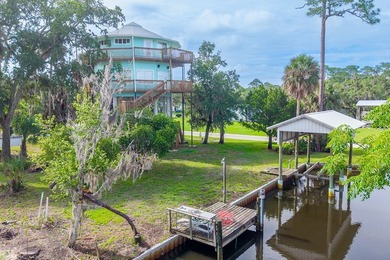 WATERFRONT HOUSE FOR SALE IN Suwannee!! This charming 3-bedroom - photo 3