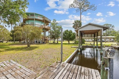 WATERFRONT HOUSE FOR SALE IN Suwannee!! This charming 3-bedroom - photo 5