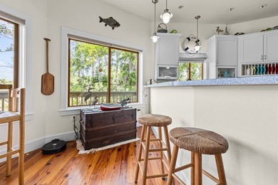 WATERFRONT HOUSE FOR SALE IN Suwannee!! This charming 3-bedroom - photo 8