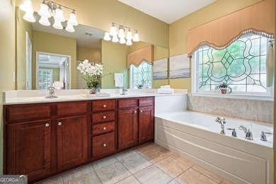 Welcome to this beautifully maintained 4-bedroom, 2.5-bath home - photo 30
