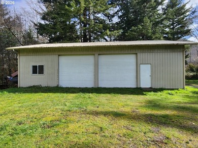 Tucked away among the Trees, this private Country retreat offers - photo 2